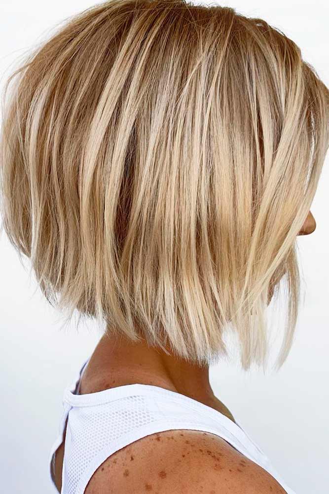 Collarbone Layered Bob With Straight Blonde Highlights — Trendy Blonde Bob