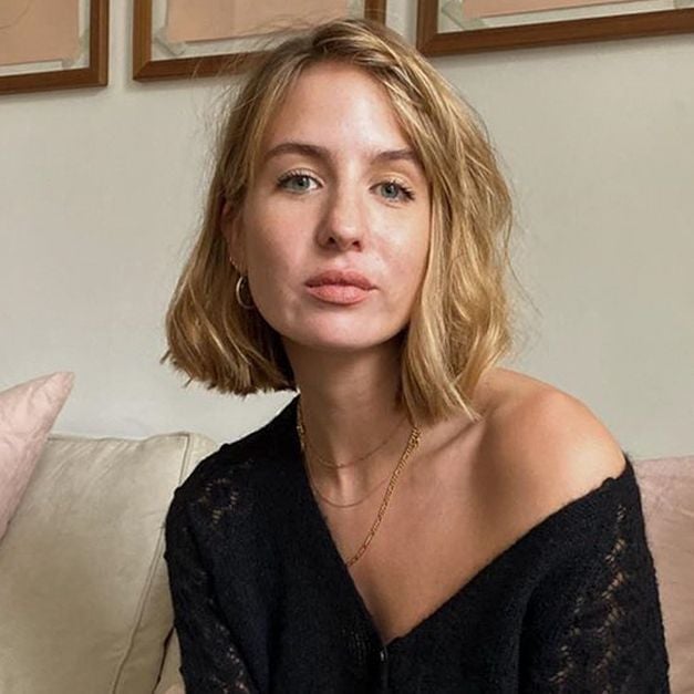 Chin Length Ash Blonde Bob With Face-Framing Layers — Trendy Blonde Bob