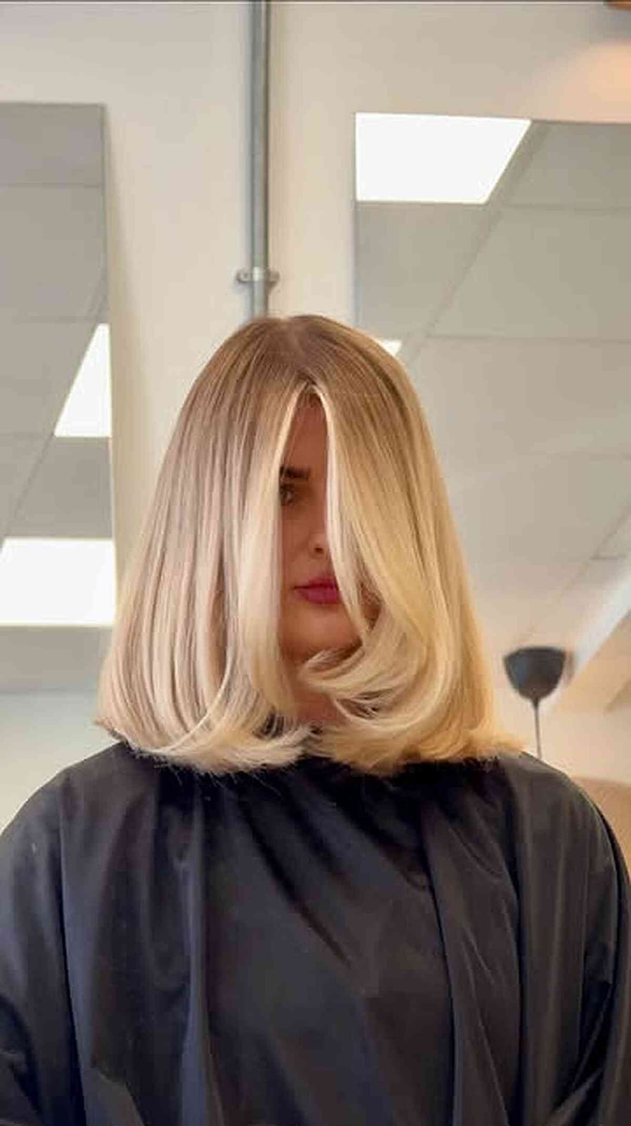 Collarbone Blonde Balayage Bob With Curtain Bangs — Trendy Blonde Bob