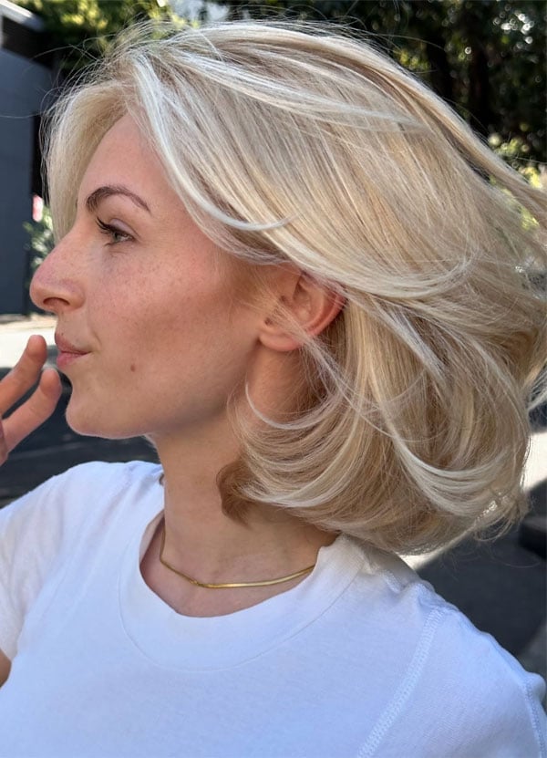 Voluminous Collarbone Platinum Blonde Layered Bob — Trendy Blonde Bob