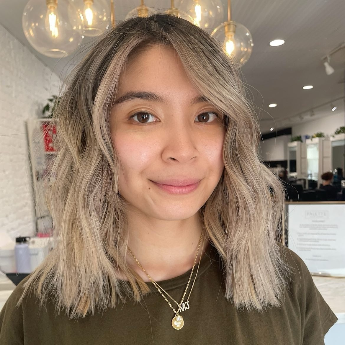 Collarbone Ash Blonde Lob With Root Shadow Collarbone Ash Blonde Lob With Root Shadow — Trendy Blonde Hairstyles