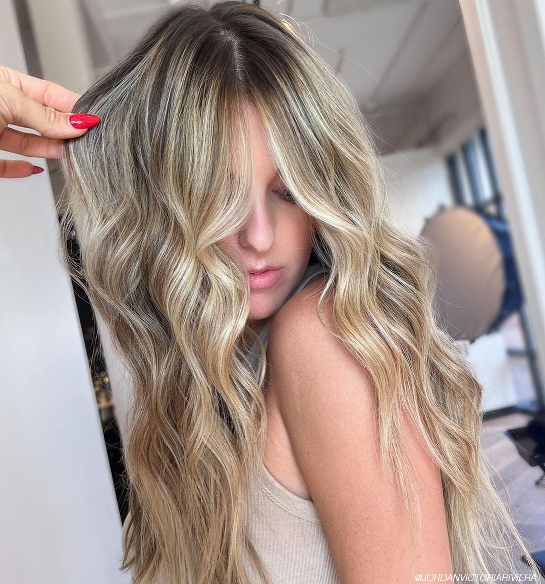 Mid-Back Beige Blonde With Highlights Mid-Back Beige Blonde With Highlights — Trendy Blonde Hairstyles