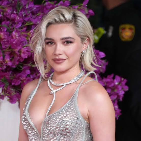 Shoulder Icy Blonde Blowout Shoulder Icy Blonde Blowout — Trendy Blonde Hairstyles