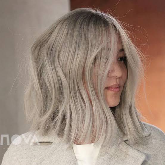 Collarbone Ash Blonde With Platinum Highlights Collarbone Ash Blonde With Platinum Highlights — Trendy Blonde Hairstyles