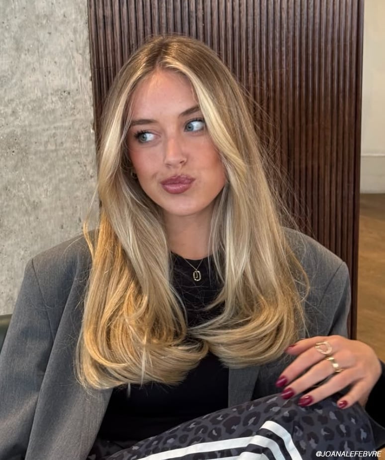 Shoulder Honey Blonde With Money Piece Shoulder Honey Blonde With Money Piece — Trendy Blonde Hairstyles