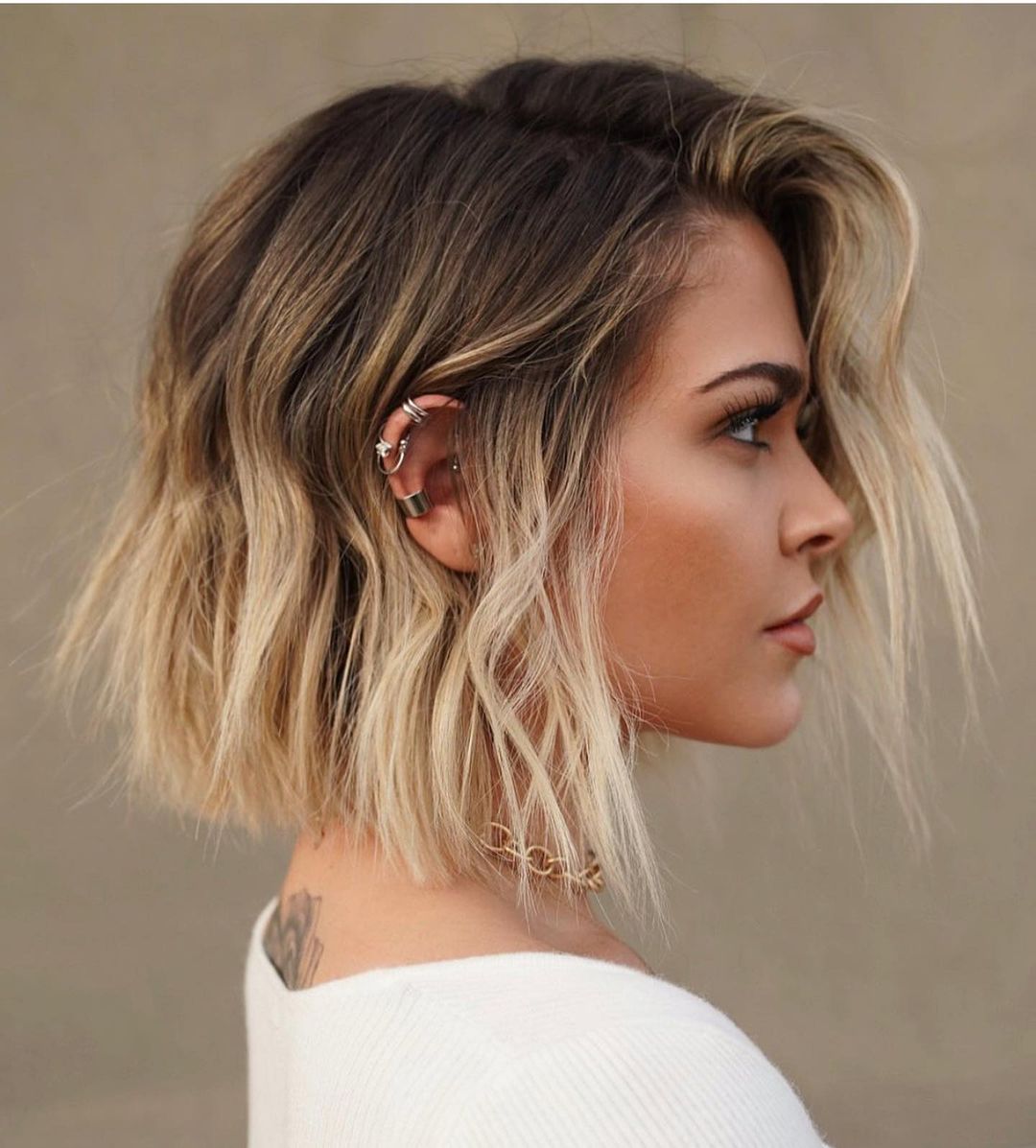 Champagne Blonde Lob With Curtain Bangs Champagne Blonde Lob With Curtain Bangs — Trendy Blonde Lob