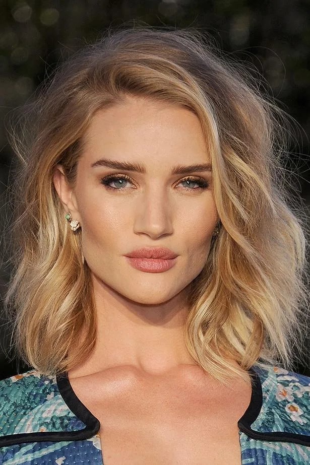 Honey Blonde Lob With Balayage Honey Blonde Lob With Balayage — Trendy Blonde Lob
