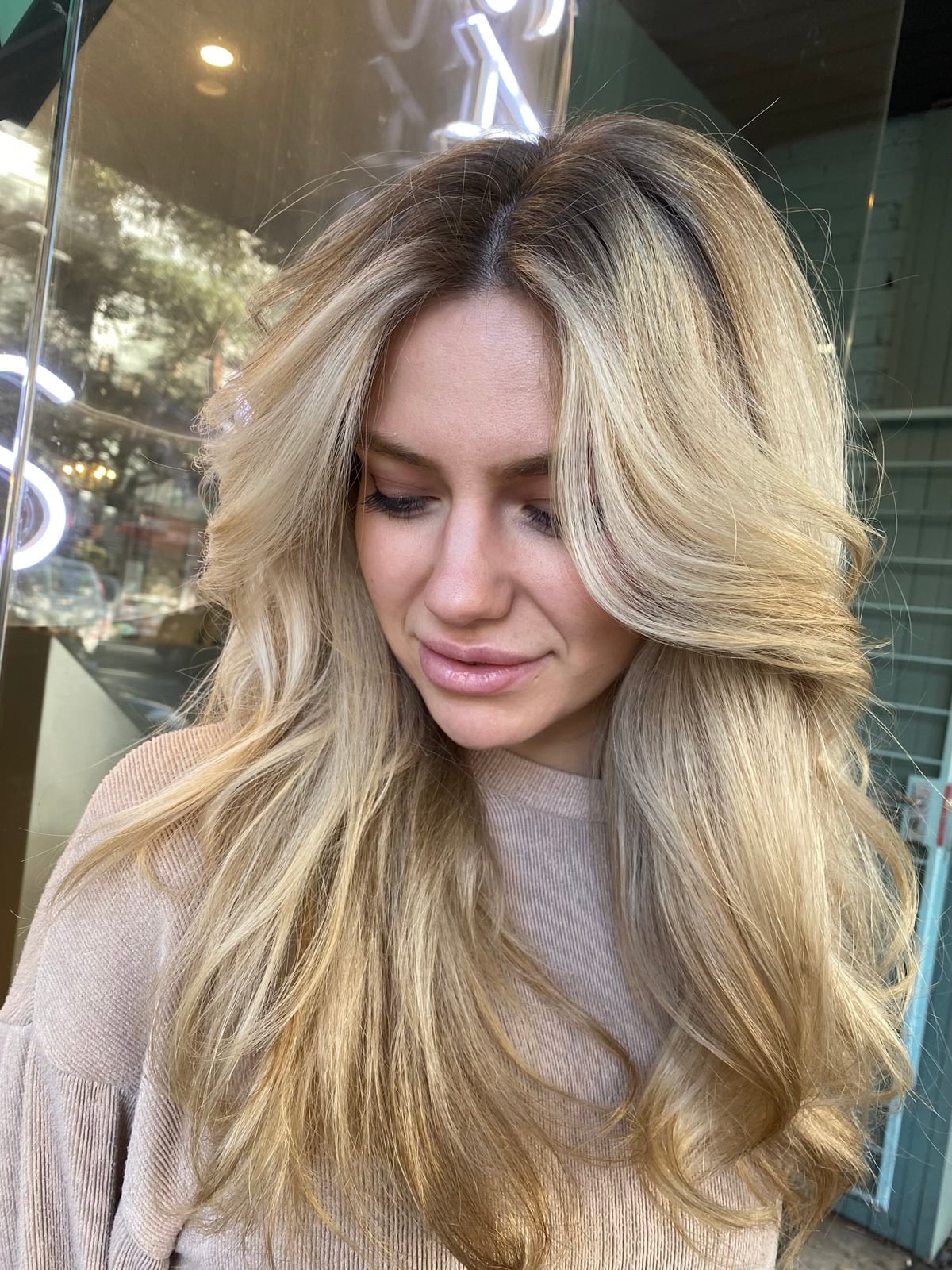 Collarbone Blonde With Face-Framing Layers and Natural Texture — Trendy Blonde Wavy Hair