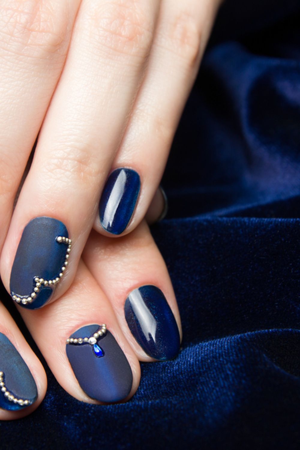 Short Oval Deep Blue Matte Glossy Beaded Short Oval Deep Blue Matte Glossy Beaded — Trendy Blue Acrylic Nails