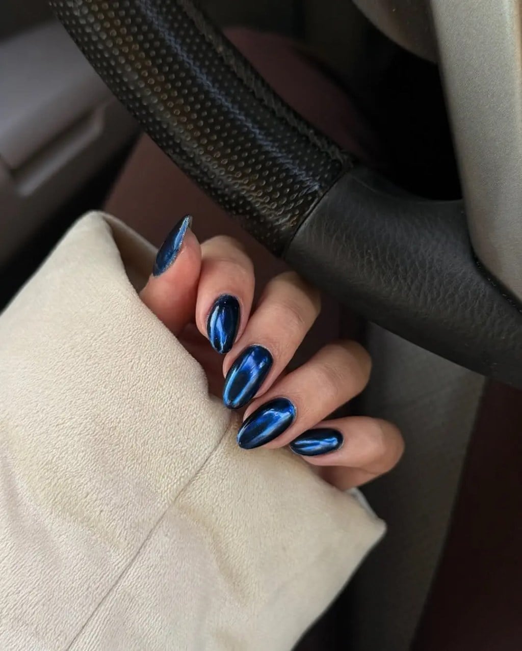 Medium Almond Deep Blue Chrome Nails Medium Almond Deep Blue Chrome Nails — Trendy Blue Acrylic Nails