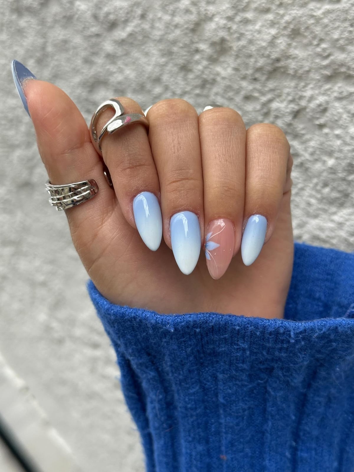 White to Light Blue Gradient Floral Almond Nails White to Light Blue Gradient Floral Almond Nails — Trendy Blue Almond Nails