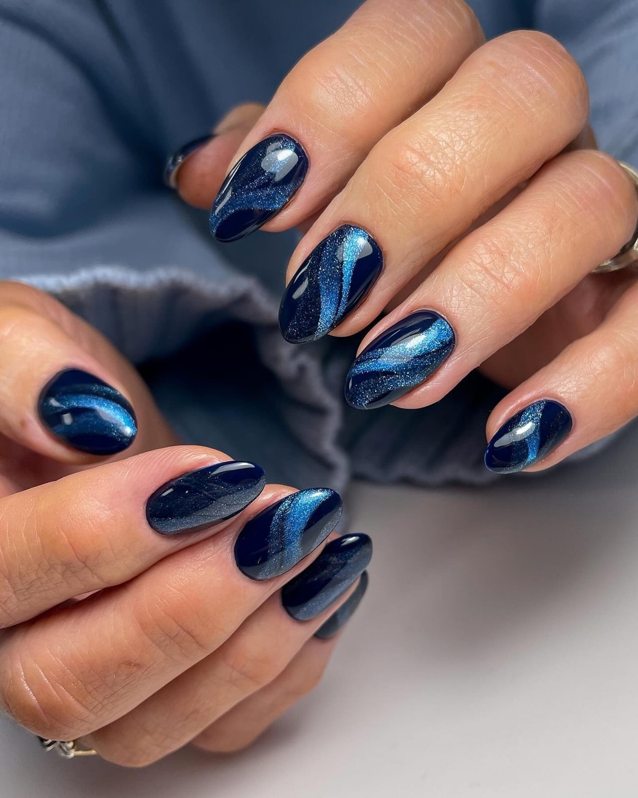 Deep Navy Cat Eye Swirl Almond Nails Deep Navy Cat Eye Swirl Almond Nails — Trendy Blue Almond Nails