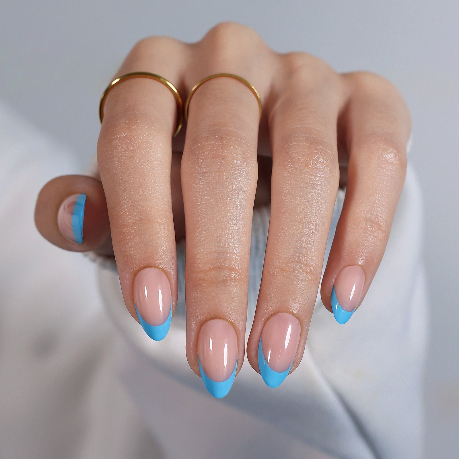 Short Almond Vibrant Blue French Tip Nails Short Almond Vibrant Blue French Tip Nails — Trendy Blue Almond Nails