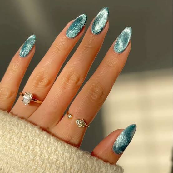 Turquoise Cat Eye Almond Nails Turquoise Cat Eye Almond Nails — Trendy Blue Almond Nails