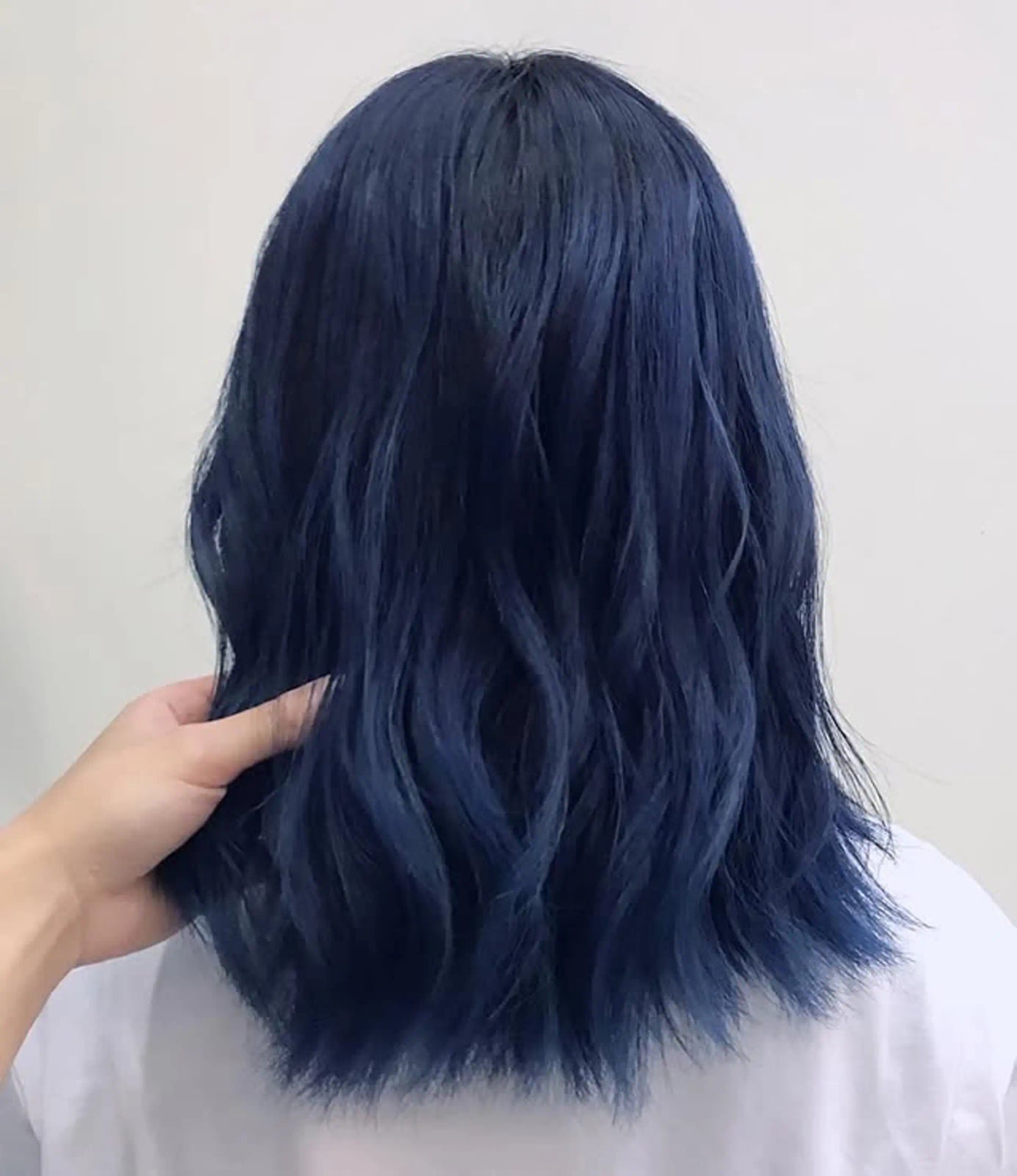 Collarbone Lob Deep Blue Color — Trendy Blue Hair Color