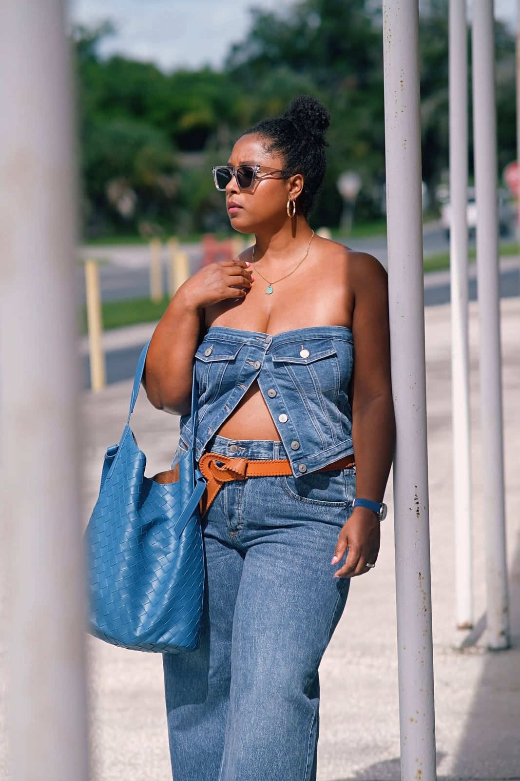 Denim Corset Top and Orange Belt with Blue Jeans Denim Corset Top and Orange Belt with Blue Jeans — Trendy Blue Jeans Outfits