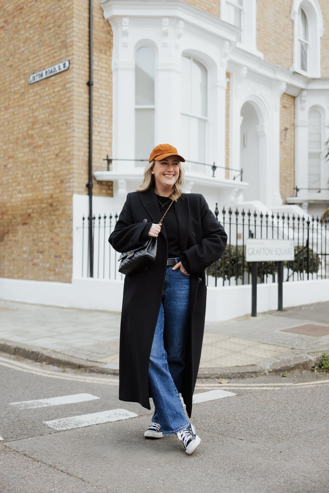 Black Wool Coat and Baseball Cap with Wide Leg Jeans Black Wool Coat and Baseball Cap with Wide Leg Jeans — Trendy Blue Jeans Outfits