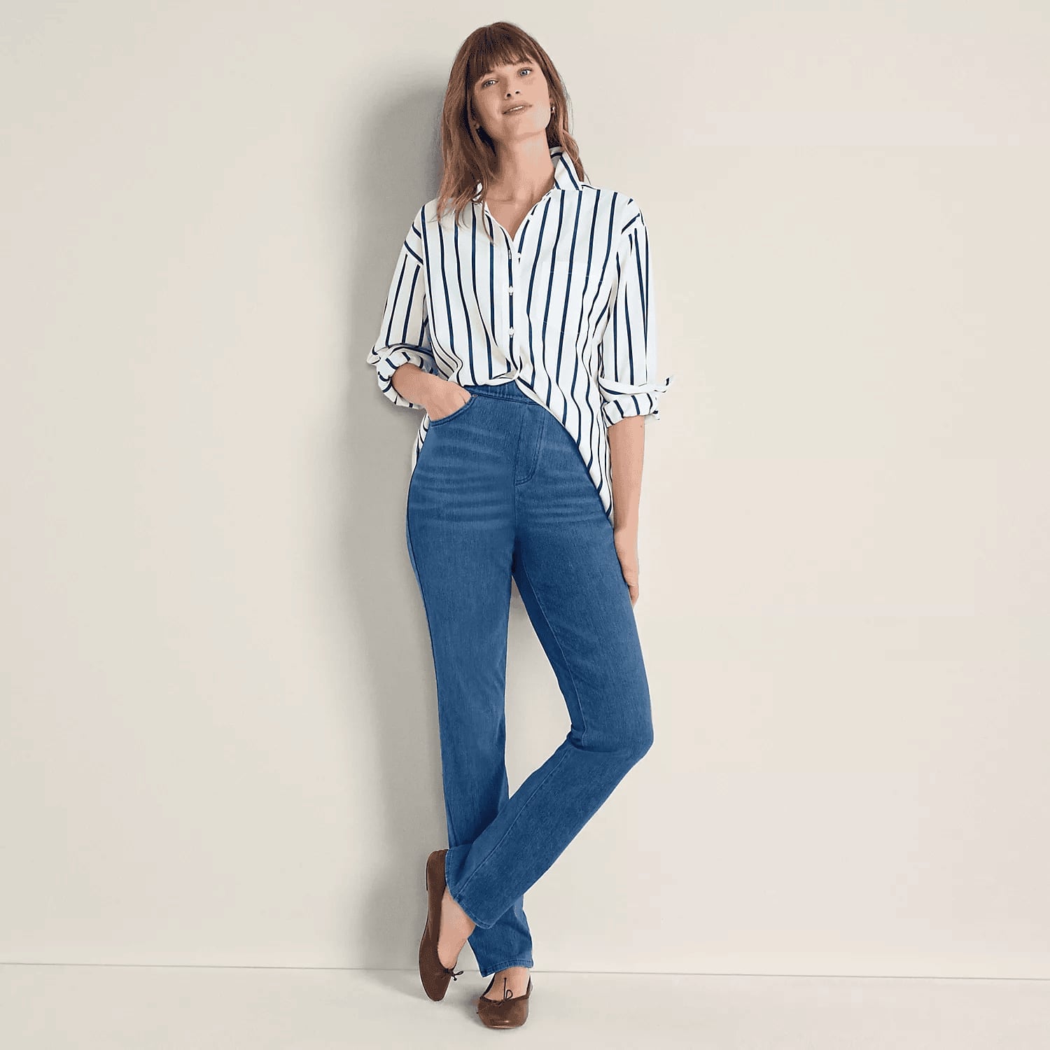 Striped Button-Down Shirt and Brown Flats with High-Waisted Jeans Striped Button-Down Shirt and Brown Flats with High-Waisted Jeans — Trendy Blue Jeans Outfits