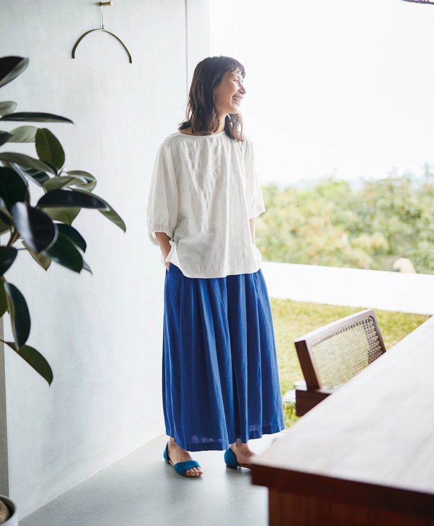 Royal Blue Linen-Like Midi Skirt With White Top Royal Blue Linen-Like Midi Skirt With White Top — Trendy Blue Outfits