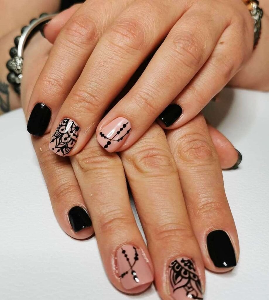 Short Square Nude Pink Mandala Wavy Lines Short Square Nude Pink Mandala Wavy Lines — Trendy Boho Nails