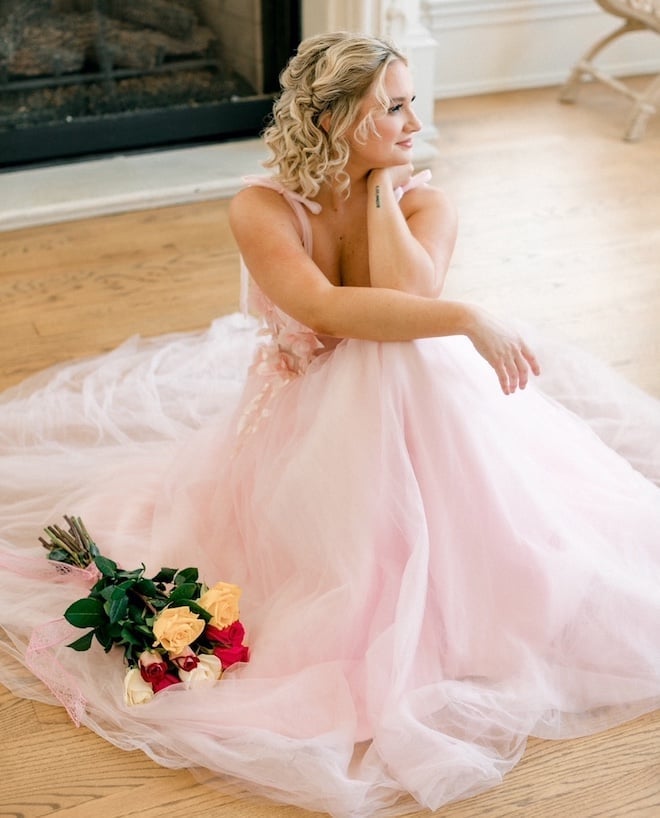 Blonde Collarbone Curls With Face-Framing Layers — Trendy Bridal Hair