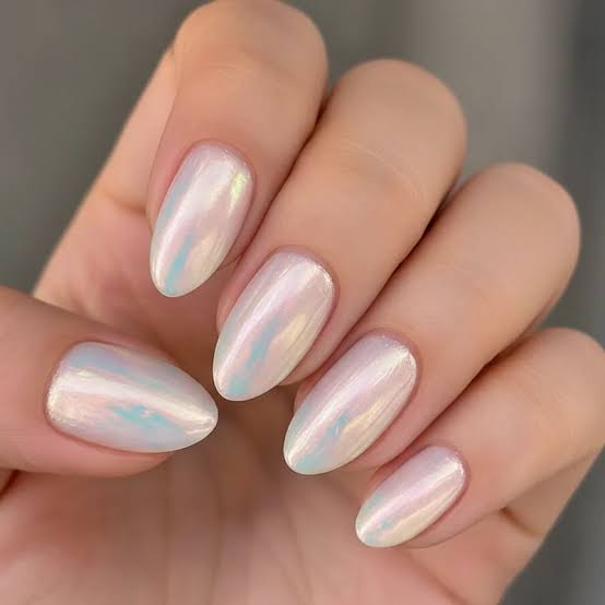 Medium Oval Iridescent Chrome Nails Medium Oval Iridescent Chrome Nails — Trendy Bride Nail