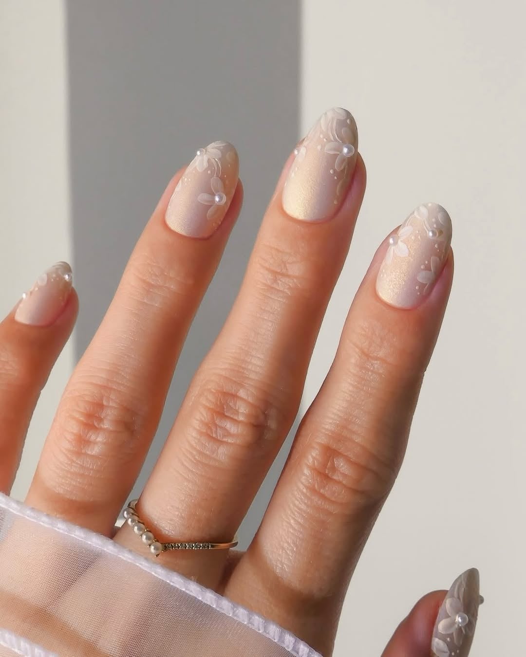 Medium Oval Peachy Gold Floral Pearl Nails — Trendy Bridesmaid Nails