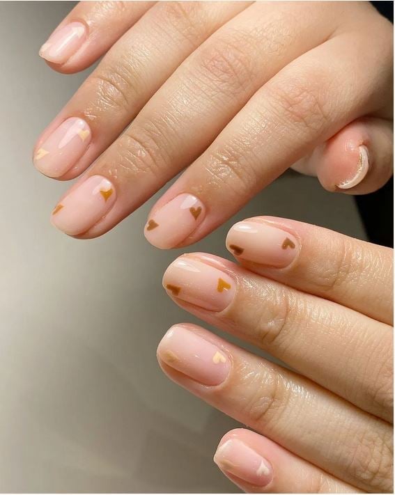 Short Oval Sheer Pink Gold Heart Decals — Trendy Bridesmaid Nails