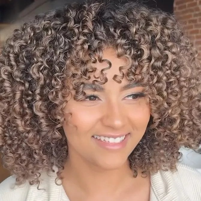 Collarbone Blowout With Curtain Bangs and Brown, Close-Up Take Collarbone Blowout With Curtain Bangs and Brown, Close-Up Take — Trendy Brown Curly Hair