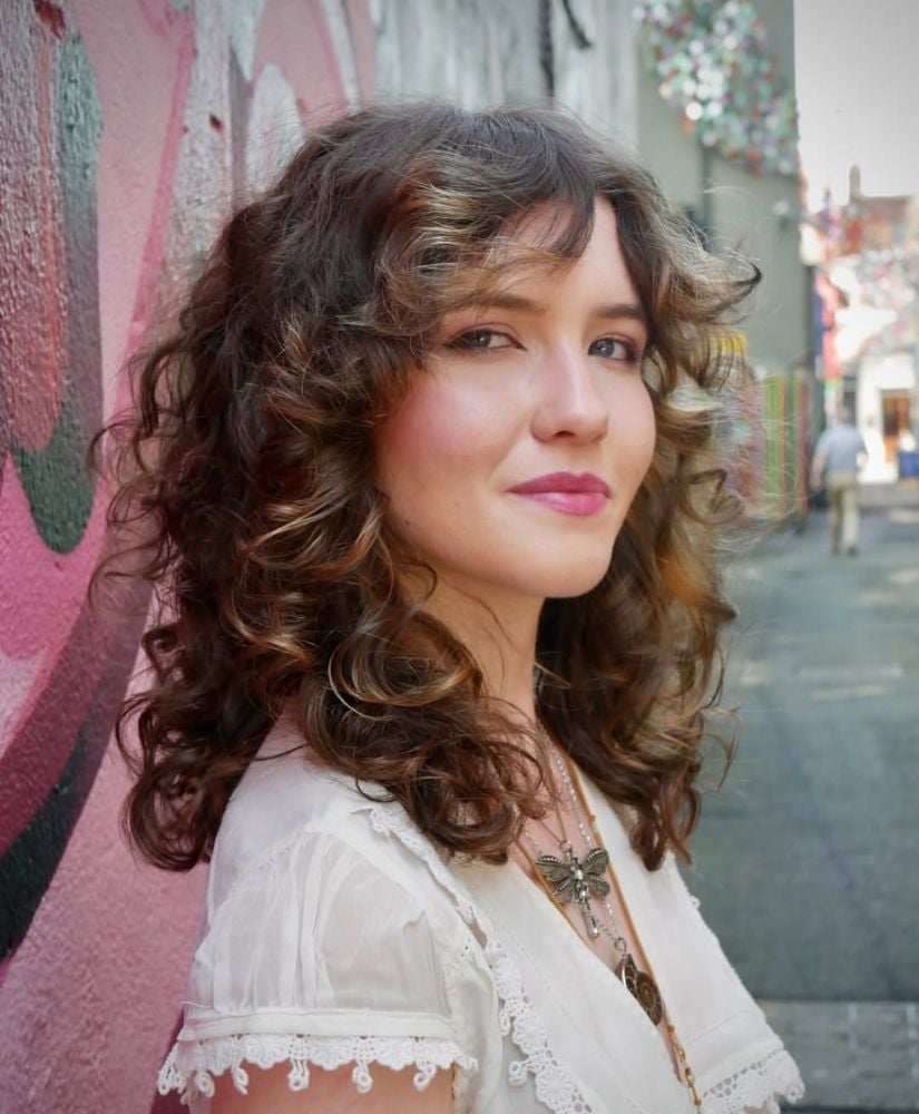 Collarbone Layered Curls With Blonde Highlights Collarbone Layered Curls With Blonde Highlights — Trendy Brown Curly Hair