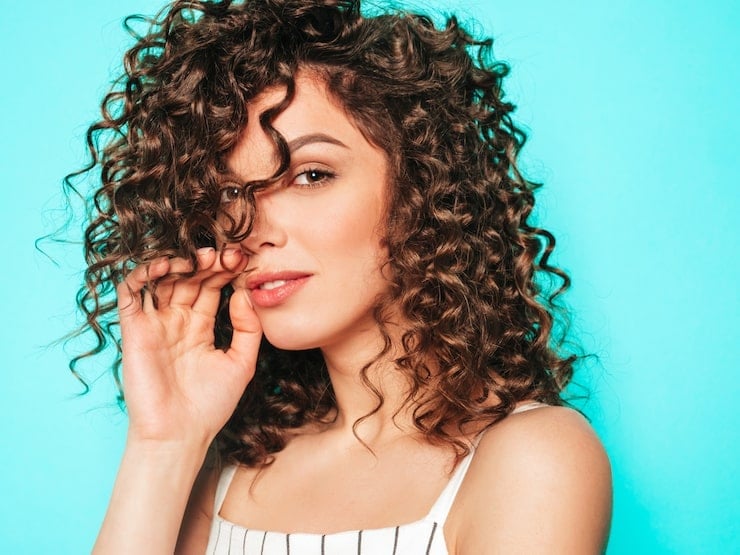 Shoulder Length Curls With Blonde Highlights, Layers Shoulder Length Curls With Blonde Highlights, Layers — Trendy Brown Curly Hair