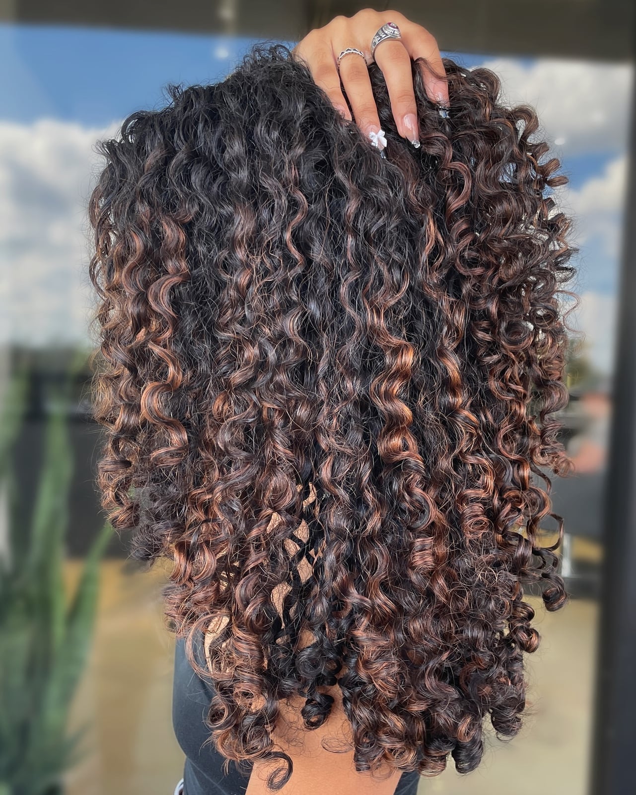 Mid-Back Curls With Vibrant Copper-Auburn Blend Mid-Back Curls With Vibrant Copper-Auburn Blend — Trendy Brown Curly Hair