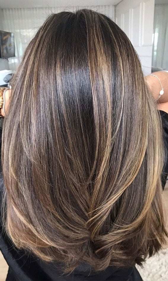 Mid-Back Dark Brown Straight With Blonde Highlights Mid-Back Dark Brown Straight With Blonde Highlights — Trendy Brown Hair with Blonde Highlights