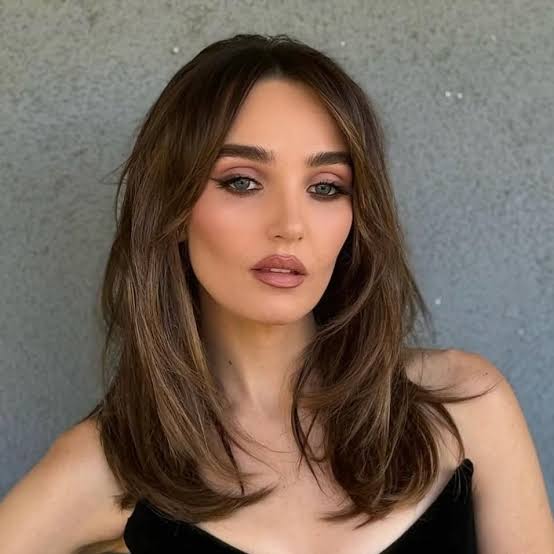 Dark Brown Mid-Back Waves With Contrasting Highlights Dark Brown Mid-Back Waves With Contrasting Highlights — Trendy Brown Hair with Blonde Highlights