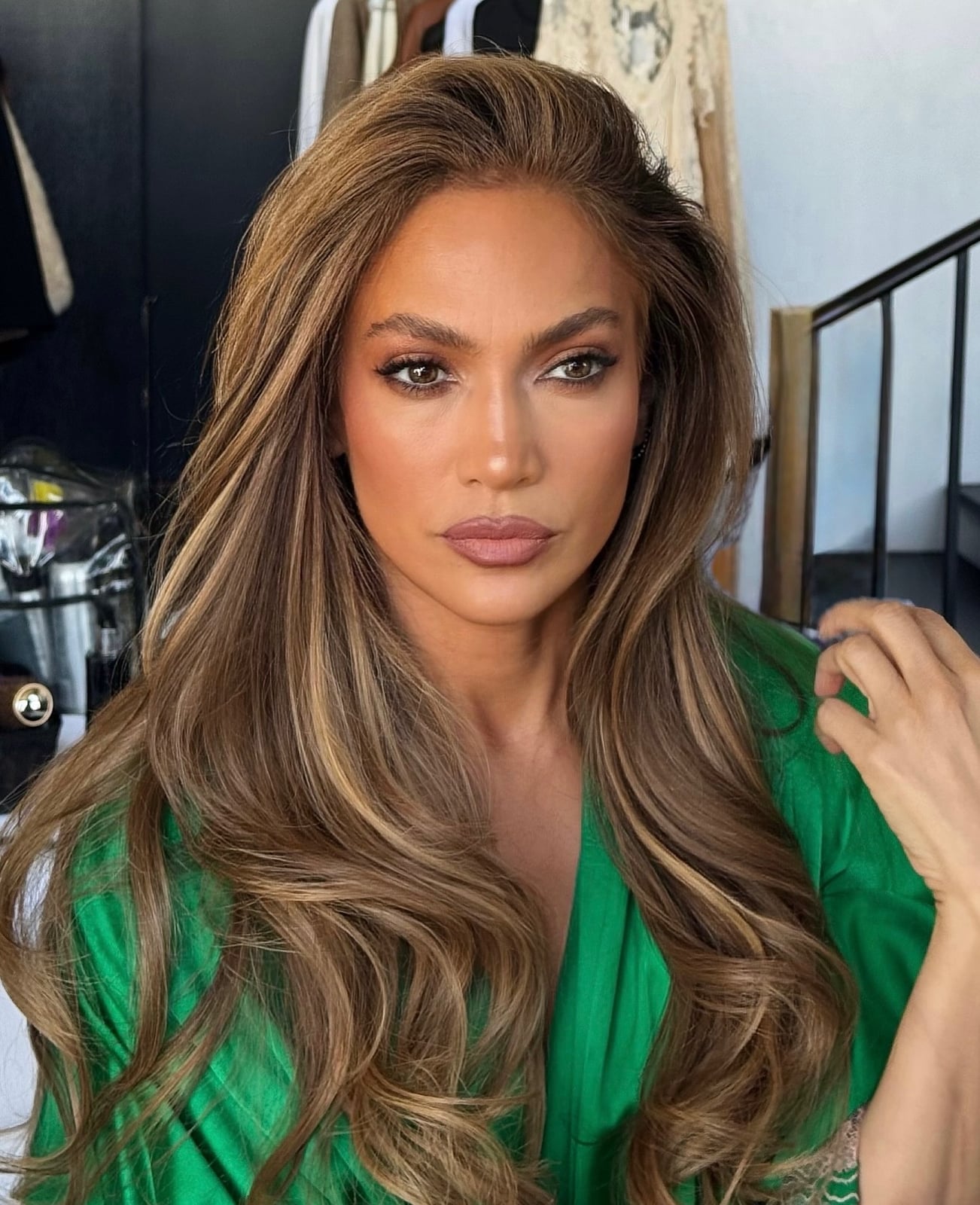 Medium Brown Mid-Back With Prominent Blonde Highlights, Wavy Medium Brown Mid-Back With Prominent Blonde Highlights, Wavy — Trendy Brown Hair with Blonde Highlights