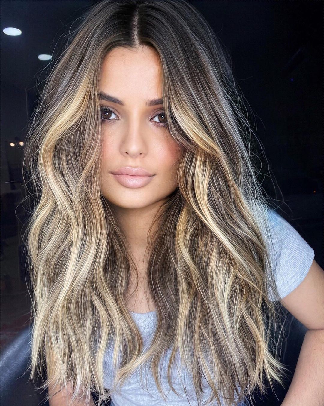Dark Brown Mid-Back Waves With Contrasting Highlights, Close-Up Take Dark Brown Mid-Back Waves With Contrasting Highlights, Close-Up Take — Trendy Brown Hair with Blonde Highlights