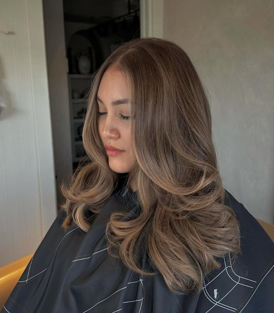 Mid-Back Medium Brown With Subtle Curls Mid-Back Medium Brown With Subtle Curls — Trendy Brown Hair with Blonde Highlights