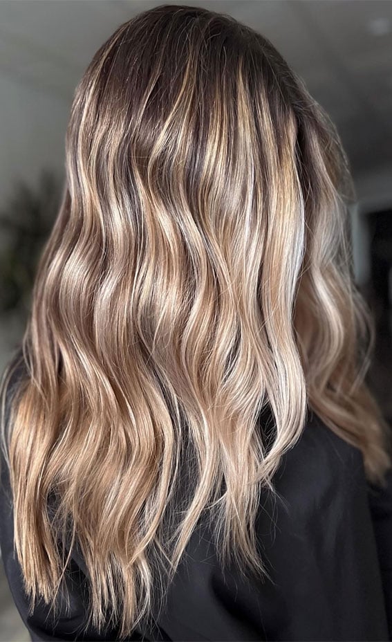 Mid-Back Brunette With Cool Platinum Highlights, Wavy Mid-Back Brunette With Cool Platinum Highlights, Wavy — Trendy Brown Hair with Blonde Highlights