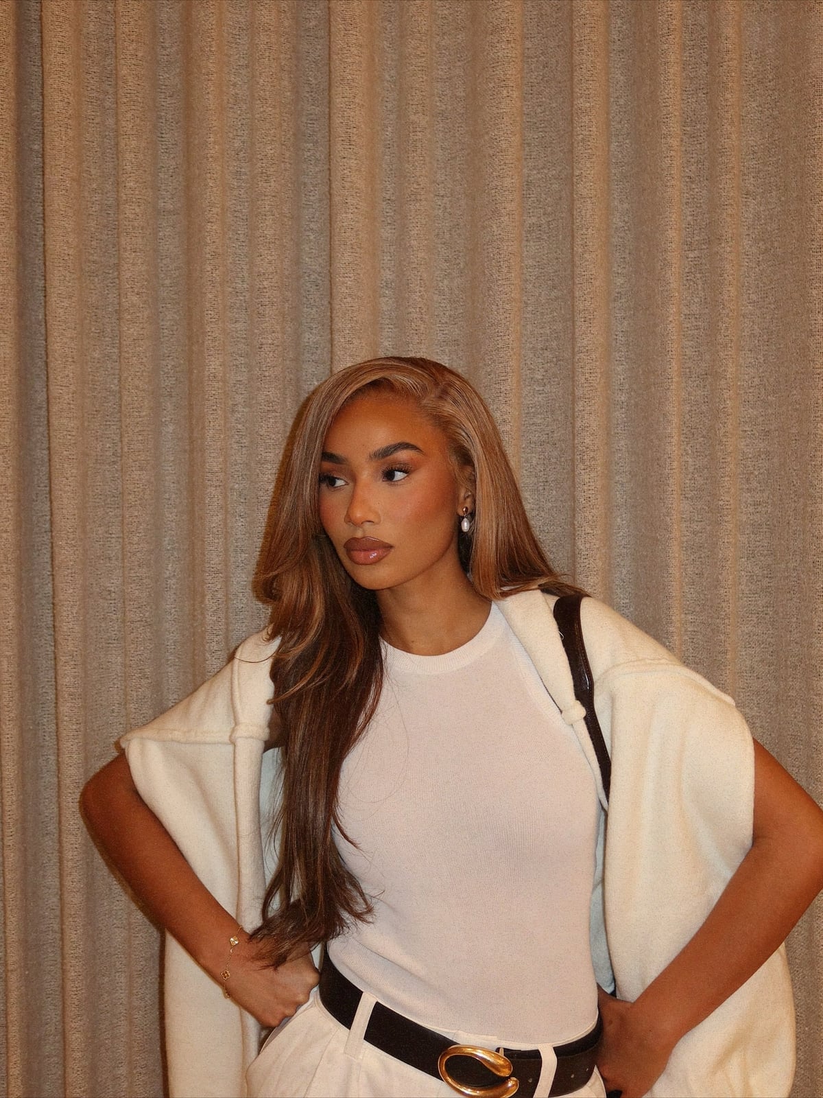 Shoulder Length Straight Brown With Subtle Blonde Shoulder Length Straight Brown With Subtle Blonde — Trendy Brown Hair with Blonde Highlights