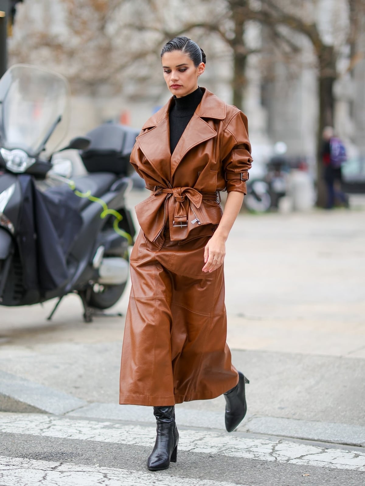 Brown Leather Trench Coat Over Midi Skirt — Trendy Brown Leather Skirt Outfit