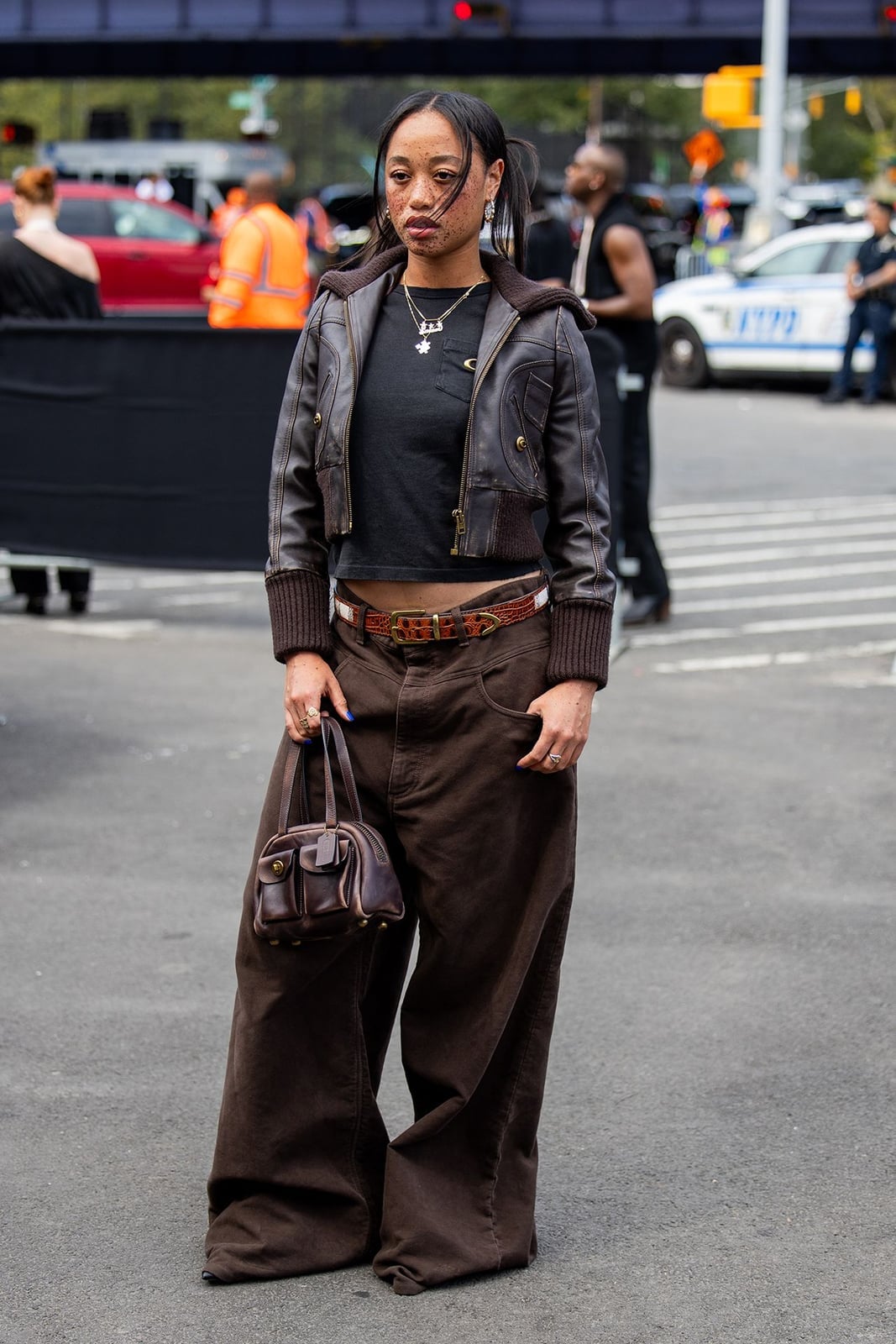Extremely Baggy Brown Trousers with a Crop Top, Close-Up Take Extremely Baggy Brown Trousers with a Crop Top, Close-Up Take — Trendy Brown Pants Outfits