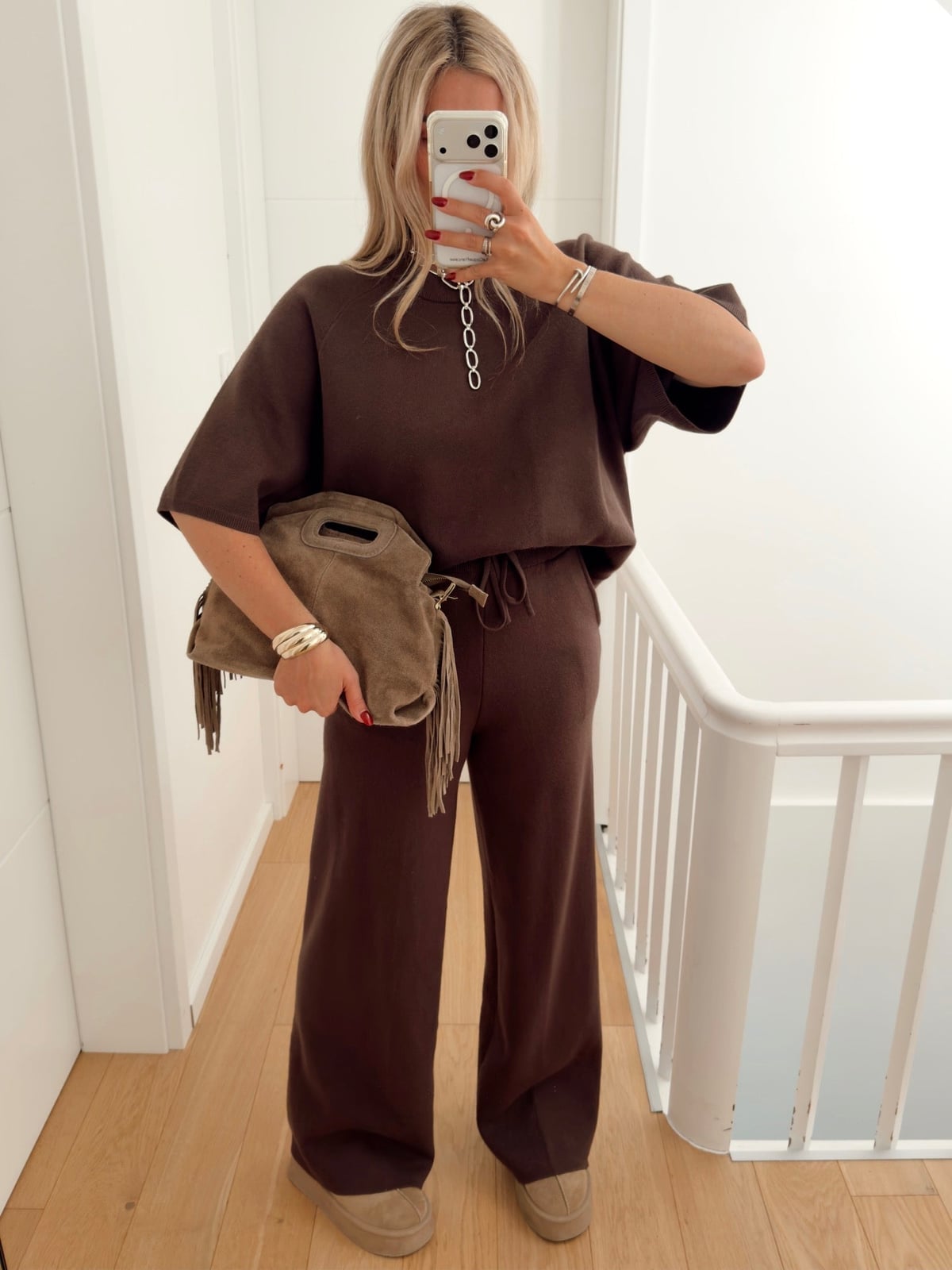 Matching Brown Knit Set with Wide-Leg Trousers Matching Brown Knit Set with Wide-Leg Trousers — Trendy Brown Pants Outfits