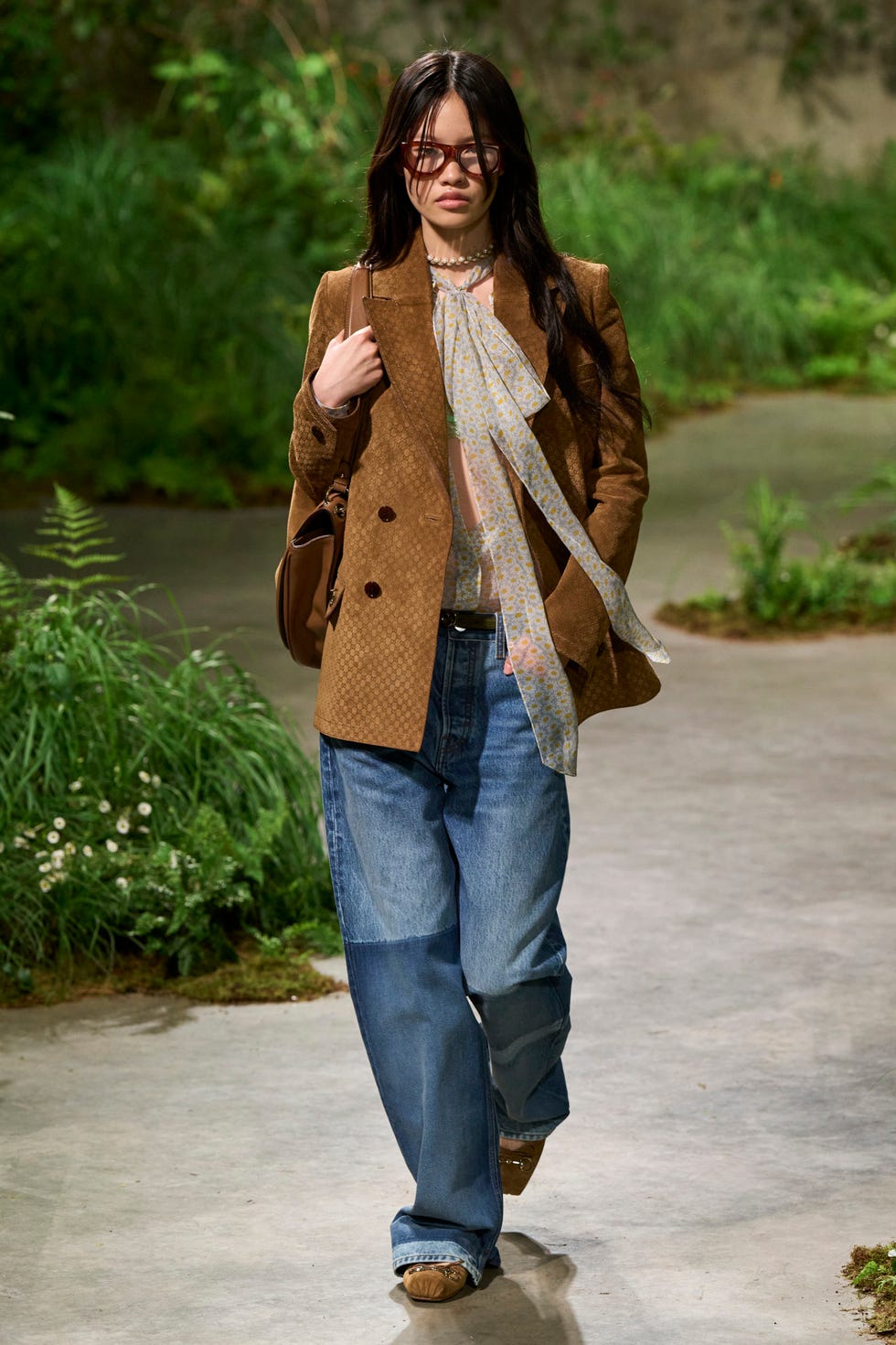 Oversized Brown Suede Blazer with Printed Blouse Oversized Brown Suede Blazer with Printed Blouse — Trendy Brown Suede Jacket Outfit