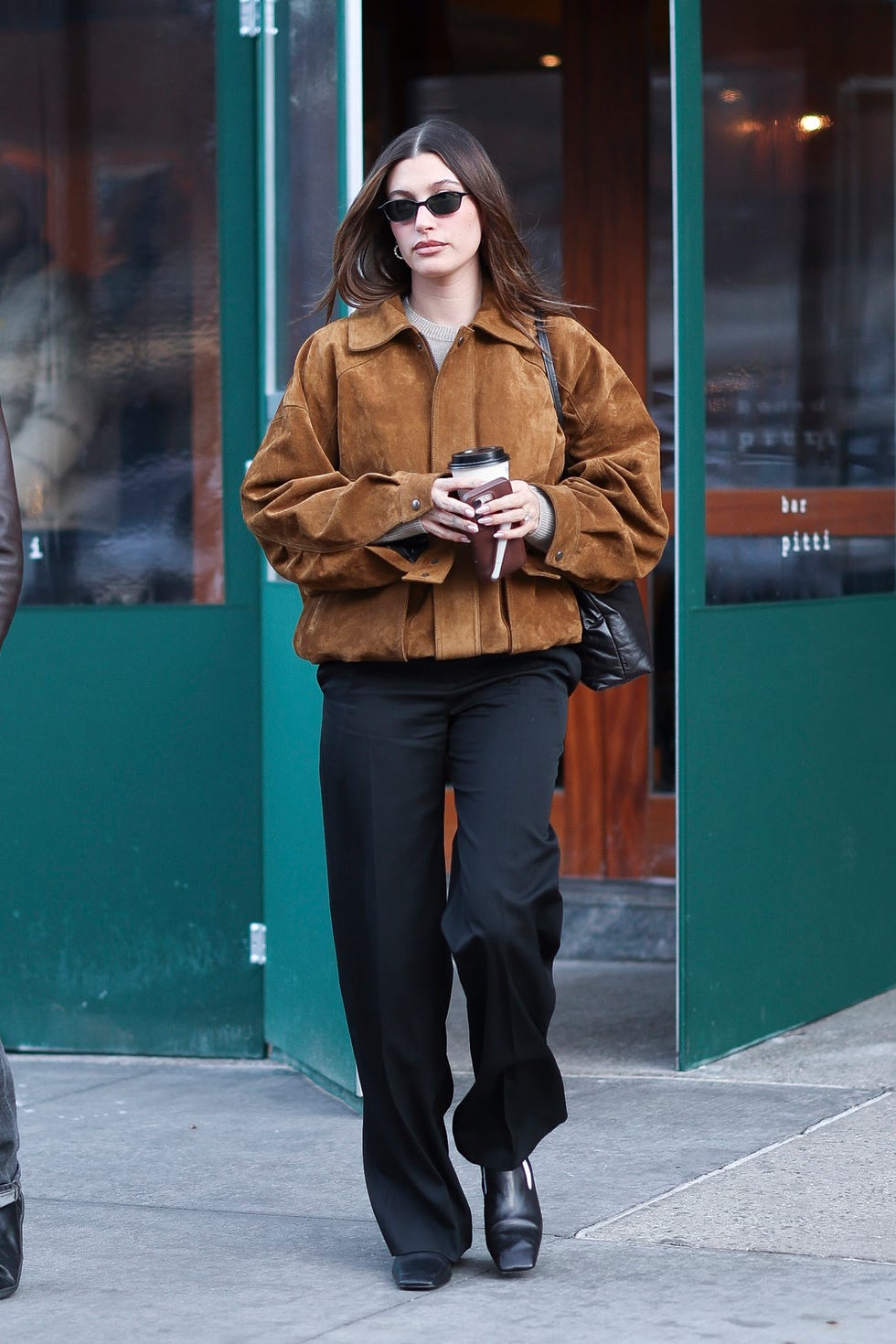 Oversized Brown Suede Jacket with Grey Sweater Oversized Brown Suede Jacket with Grey Sweater — Trendy Brown Suede Jacket Outfit