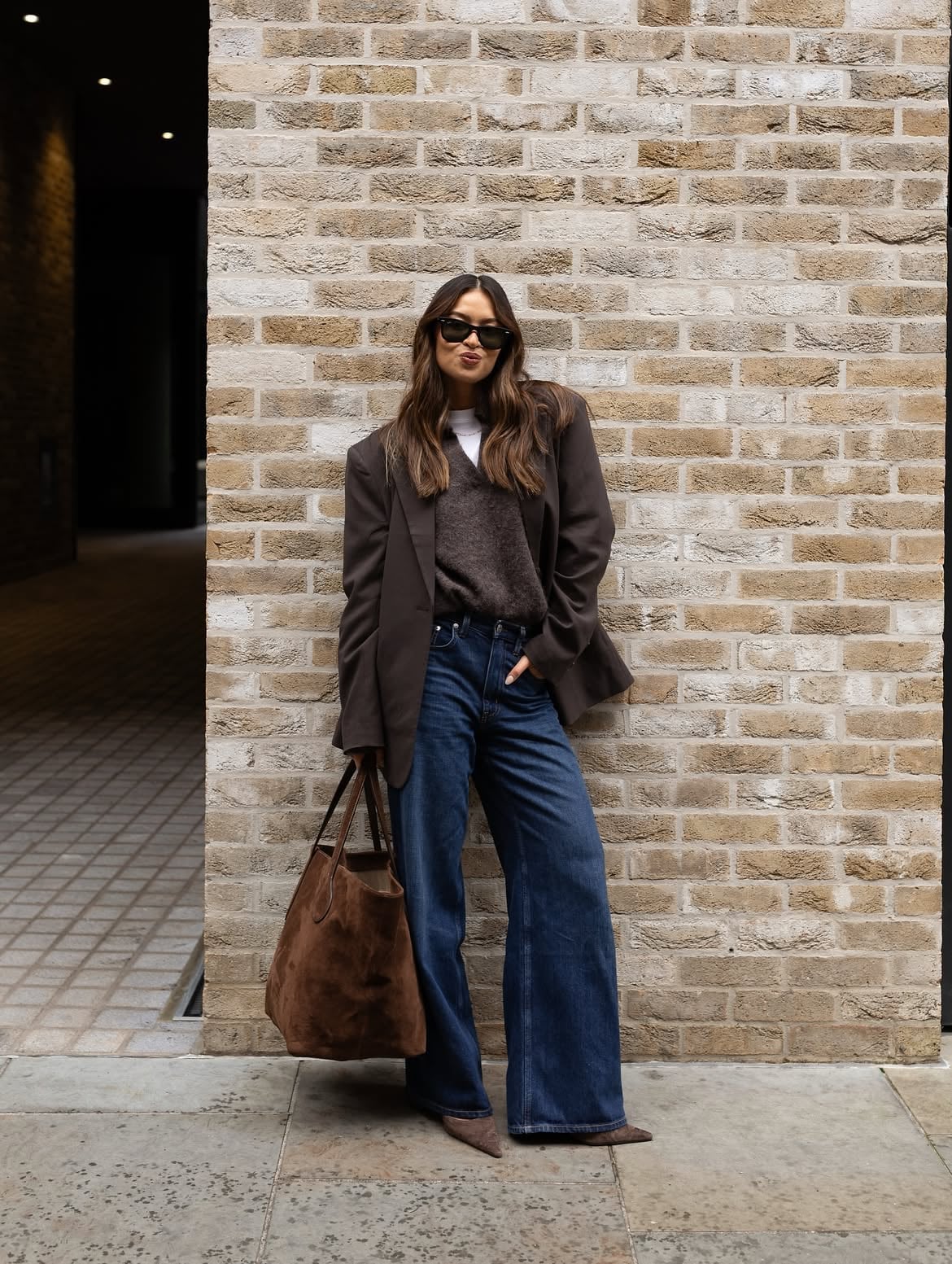 Brown Sweater Under Oversized Blazer with Jeans Brown Sweater Under Oversized Blazer with Jeans — Trendy Brown Sweater Outfit