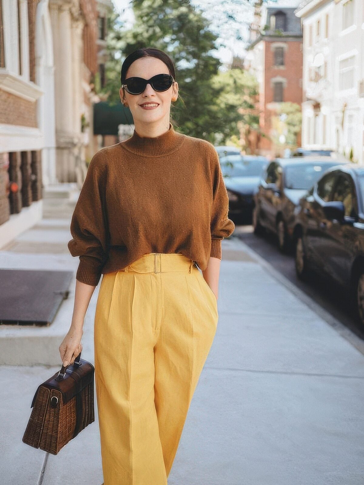 Oversized Brown Sweater with Yellow Wide-Leg Pants Oversized Brown Sweater with Yellow Wide-Leg Pants — Trendy Brown Sweater Outfit