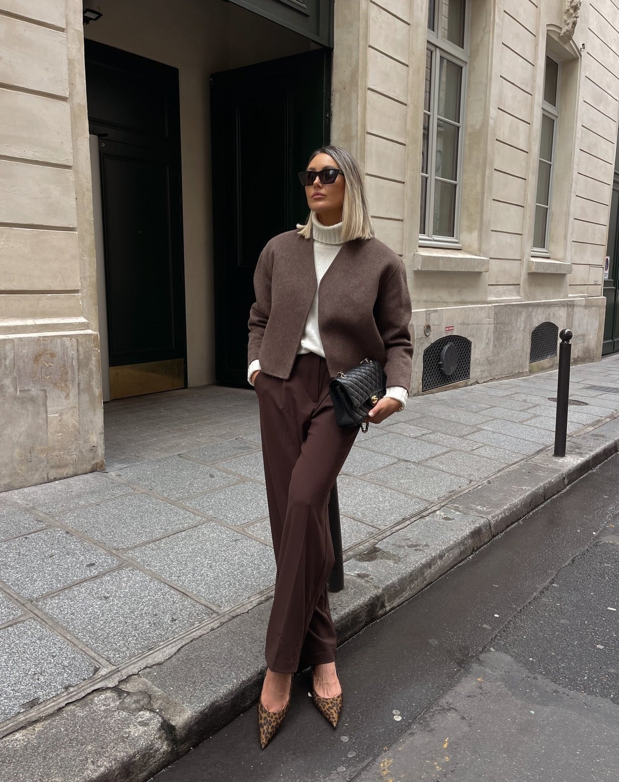 16 Street Style Outfits with Brown Pants 2026 – CreativeBooster