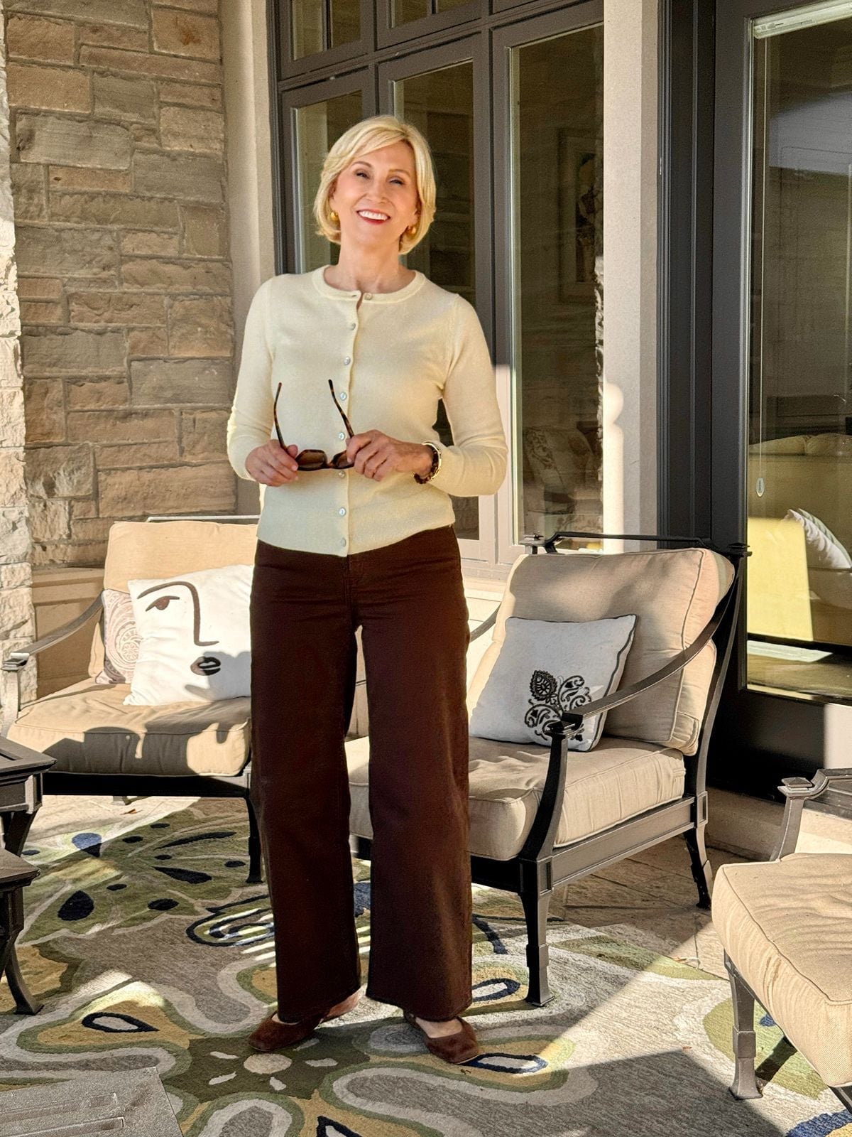 Cream Cardigan with Wide-Leg Brown Trousers Cream Cardigan with Wide-Leg Brown Trousers — Trendy Brown Trousers Outfit