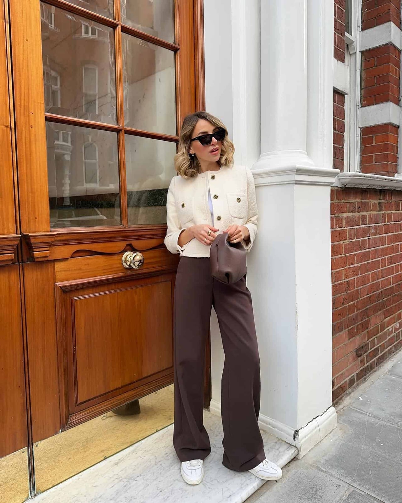 Brown Tailored Wide-Leg Trousers with a Cream Textured Jacket Brown Tailored Wide-Leg Trousers with a Cream Textured Jacket — Trendy Brown Trousers Outfit