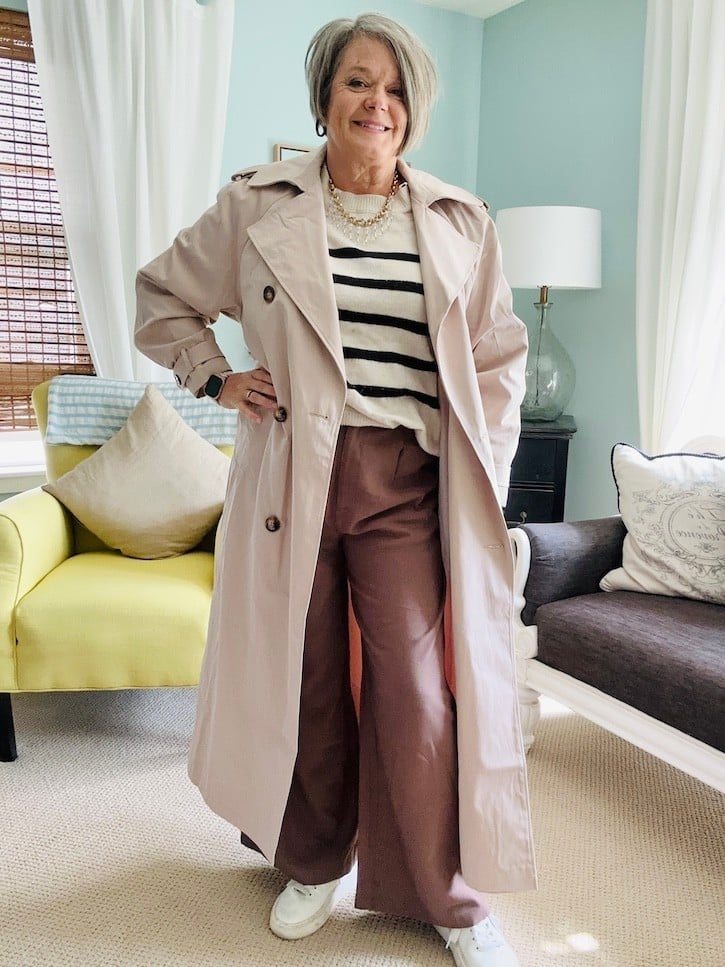 Brown Wide-Leg Trousers with a Striped Sweater and Trench Coat Brown Wide-Leg Trousers with a Striped Sweater and Trench Coat — Trendy Brown Trousers Outfit